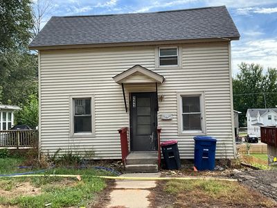243 E 4th St