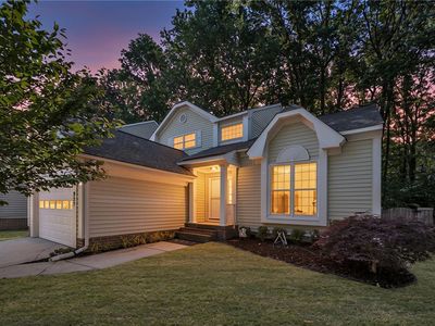 927 Thatcher Way