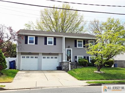 16 10th Ave