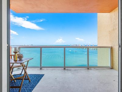 2650 Lake Shore Drive #2002