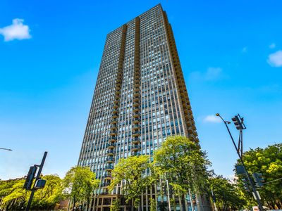 1660 N La Salle St #1612