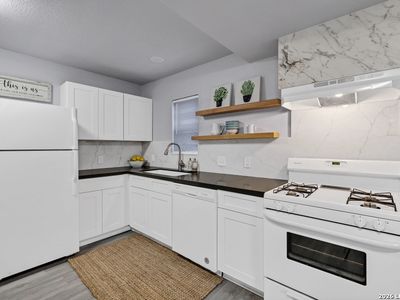 154 W Zavalla