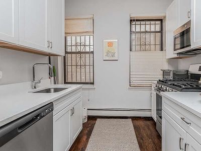 351 W 53rd St APT 4E