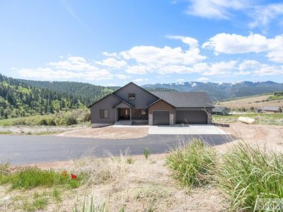 84 Lookout Cir