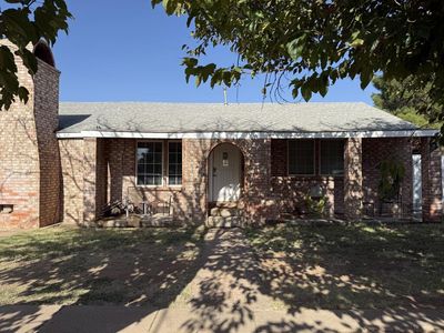 810 NE 4th Pl