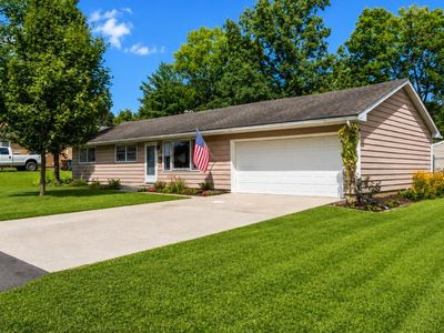 55 Apple Dr