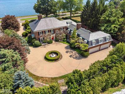 105 Lake Shore Rd