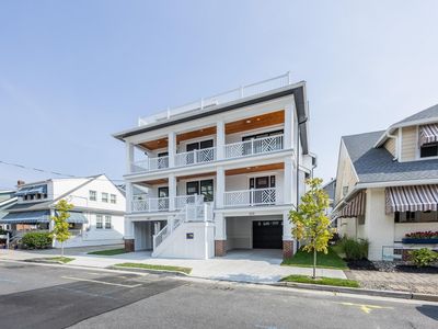 825 Delancey Pl FLOOR 1