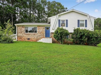 624 Village Lane Dr SW