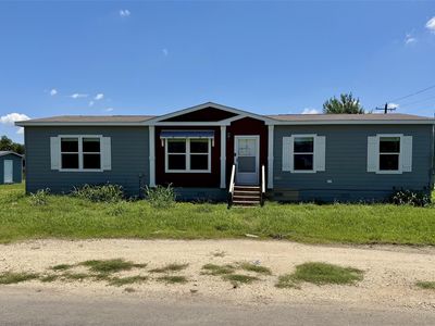 Property at 1712 17th St, Hondo, TX
