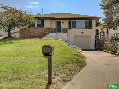 7517 Erskine St