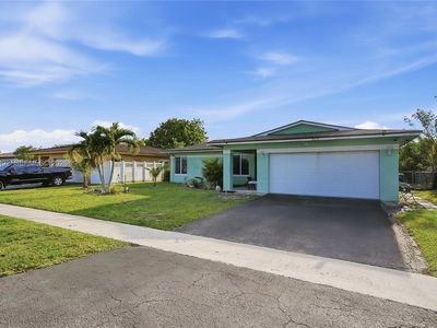 8271 NW 68th Ter