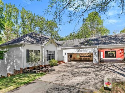 181 Lake Dr