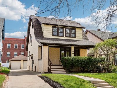 1901 E Elmdale COURT