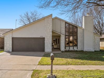 1910 N Eucalyptus Ct