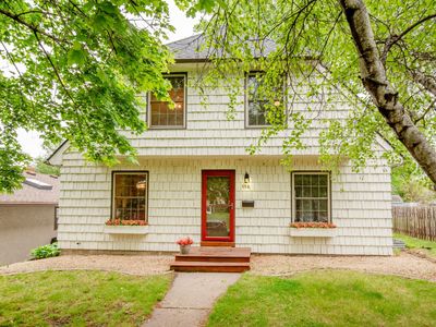 598 Clifford St