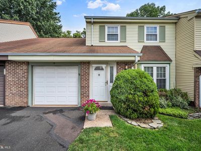 Property at 19 Green Woods Dr, Horsham, PA