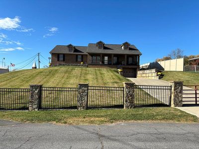 104 Dickson Rd
