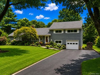 10 Eastland Avenue