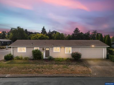 947 Genie St SE