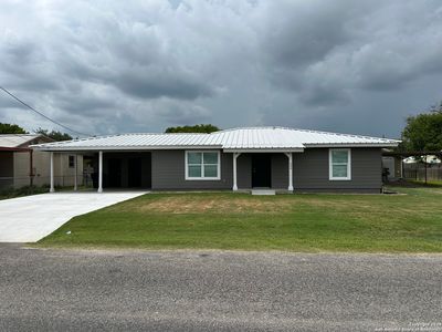 Property at 204 S Burton, Karnes City, TX