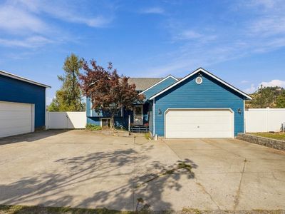 11119 E Empire Ave