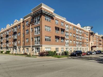 3000 Vanderbilt Pl APT 423