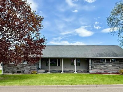 147 4th Ave SE