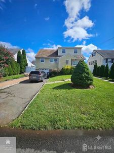 136 Isabelle St