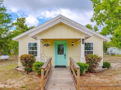196 Leslie Ln