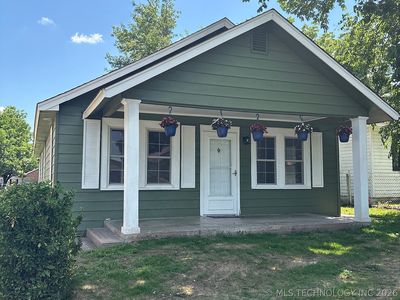 1121 E Walnut St