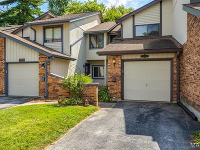 Property at 2042 Painted Leaf Dr, Maryland Heights, MO