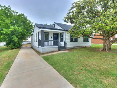 2405 NW 38th St