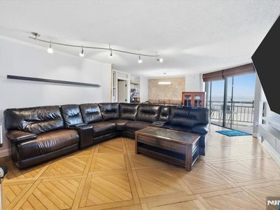 2208 Harmon Cove Tower