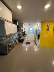 2607 NE 8th Ave APT 32