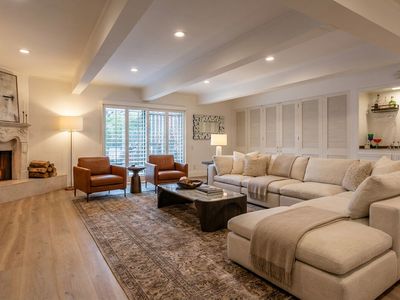 2385 Roscomare Rd Unit D17