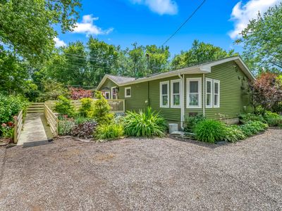 22 Morry St