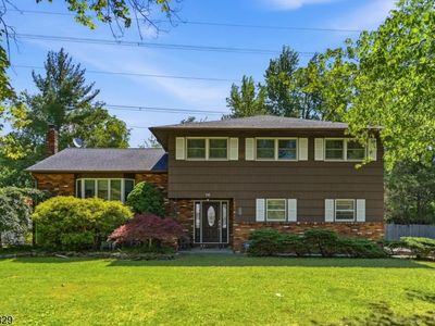16 Arnold Dr
