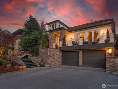 8234 Fairway Drive NE