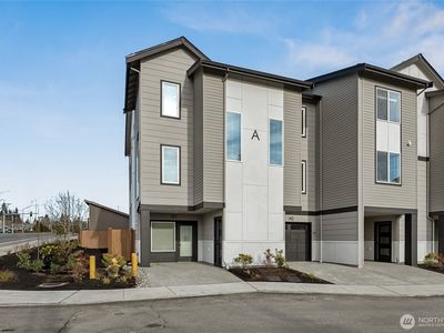 16723 Alderwood Mall Parkway #C9