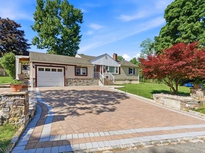 32 Valley View Dr