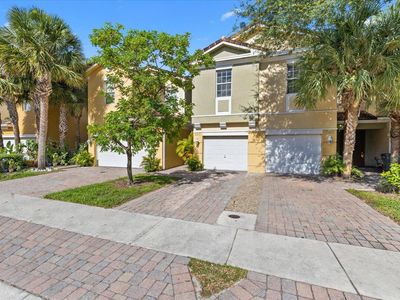 867 Pipers Cay Drive