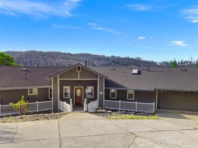 5250 Merritt Ln