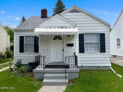 2211 W Sylvania Ave