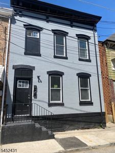 24 Sanford St