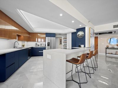 100 Lakeshore Drive #1154