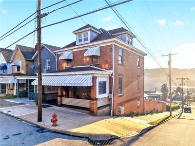100 Thompson Ave