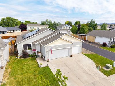 725 NE Robin Pl
