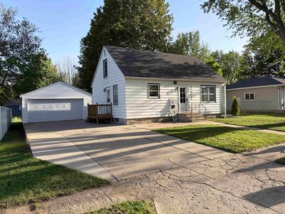121 7th St SW
