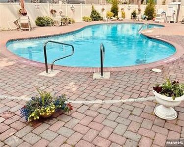 205 Bergen Tpke APT 2A